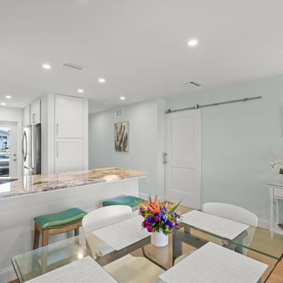 23 Barn Door To Guest Area